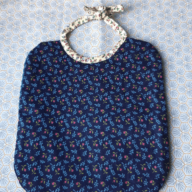 Bavoir brodé prénom personnalisable