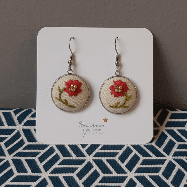 Boucles d&#039;oreilles fleurs roses