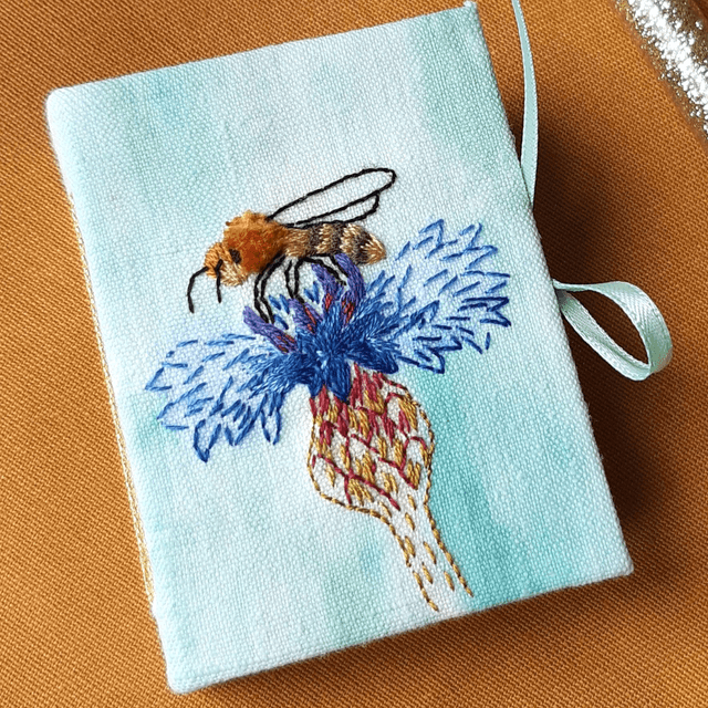 Mini album abeille fleur de bleuet